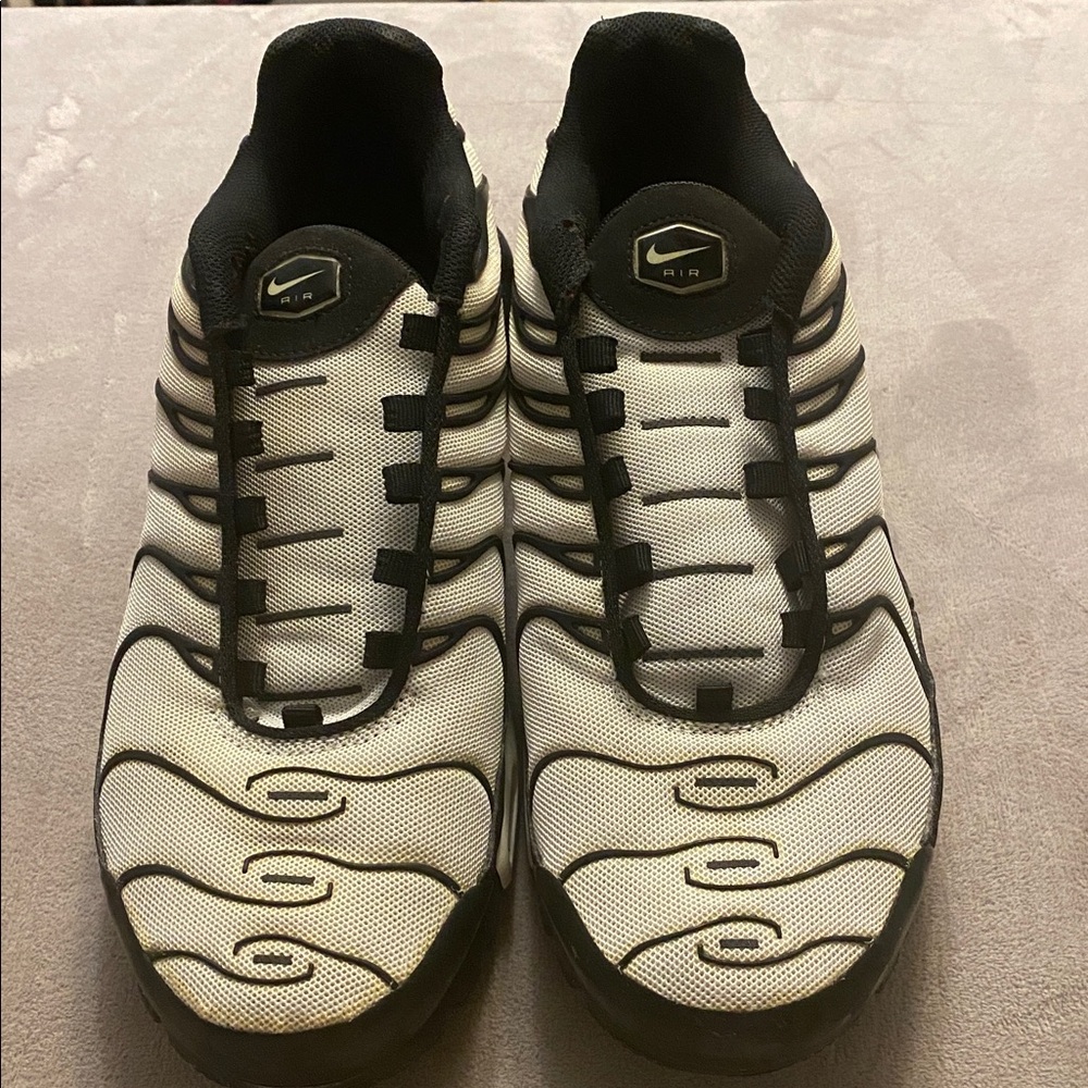 Nike Air Black and White Athletic Shoes